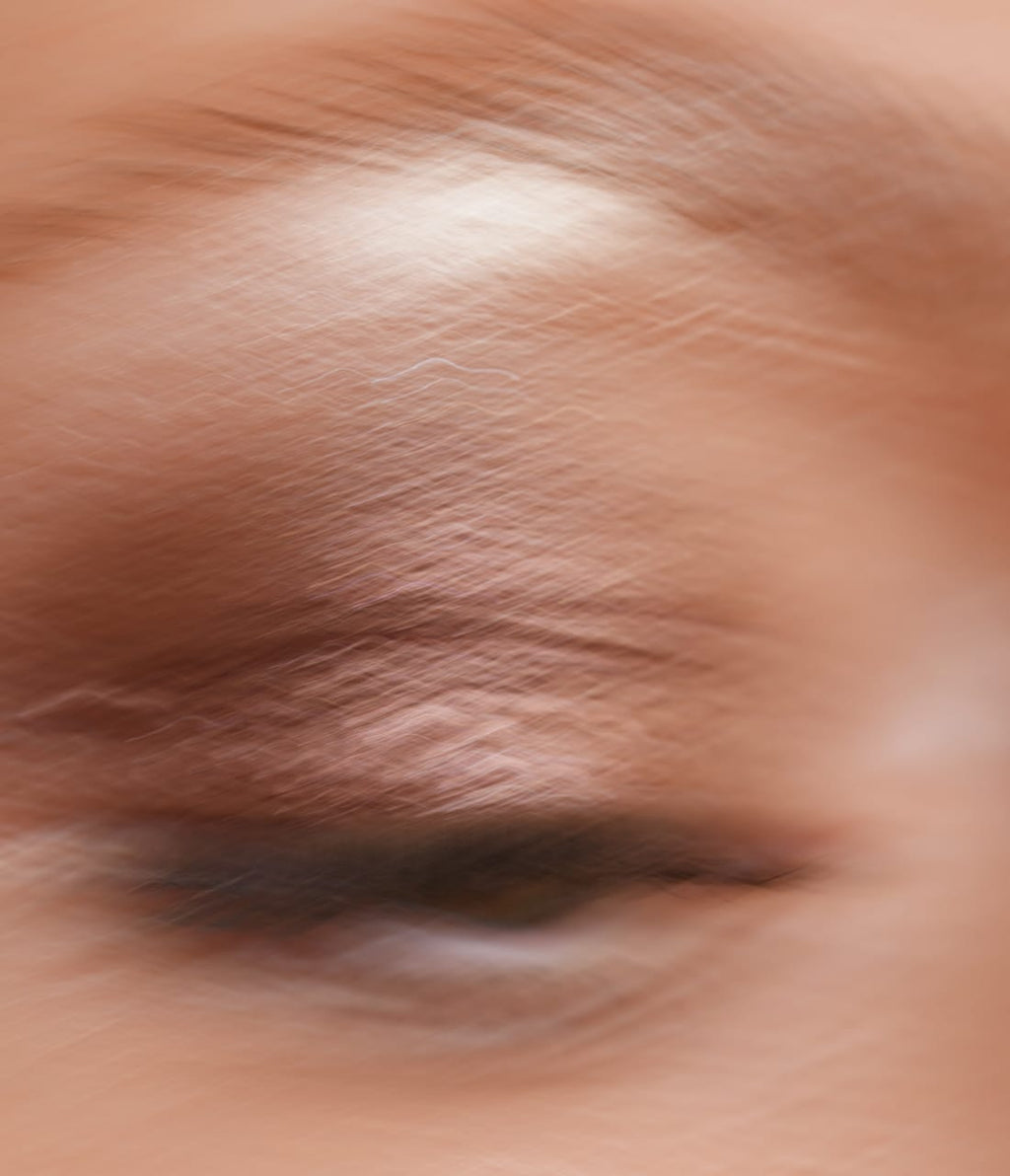 GLANZ Liquid Eye Shadow Mocca Muse applied