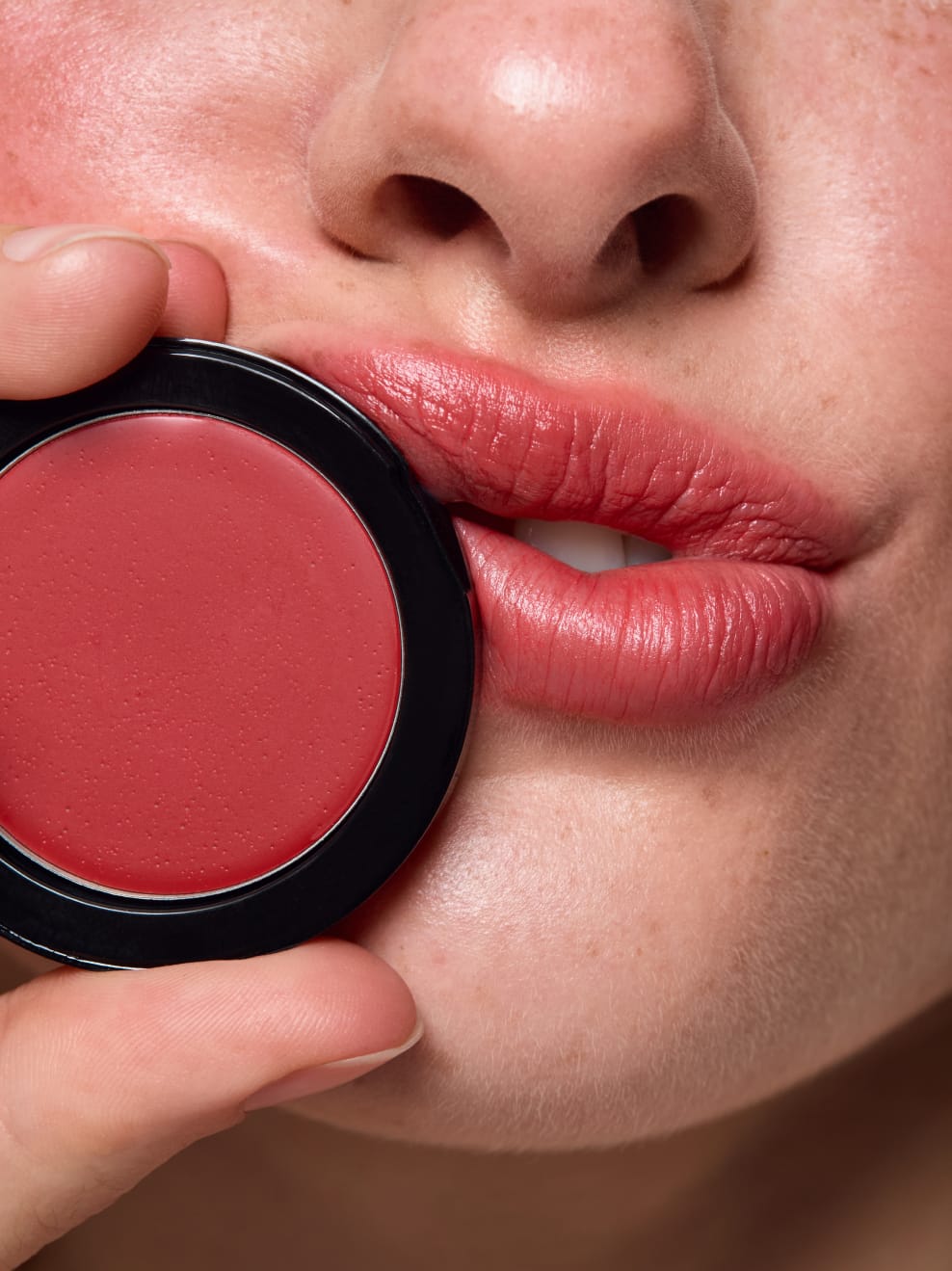 Close up with VARWE Cream Color 05