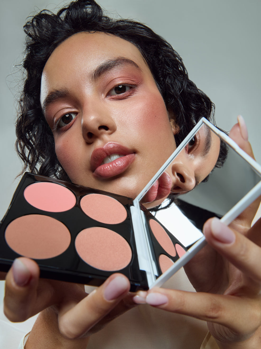 Modella truccata con Face Palette The Lover