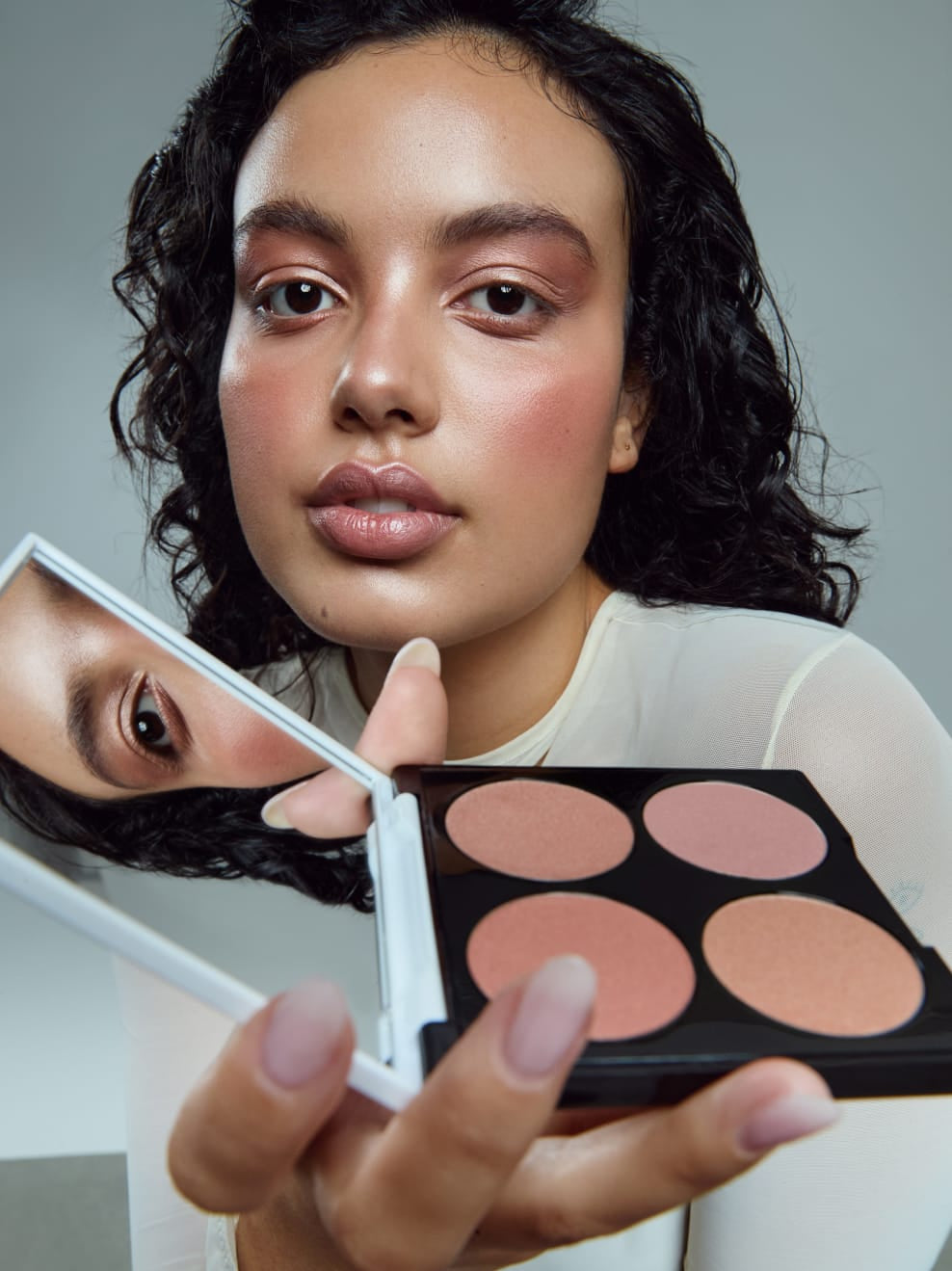 Modella truccata con Face Palette The Muse