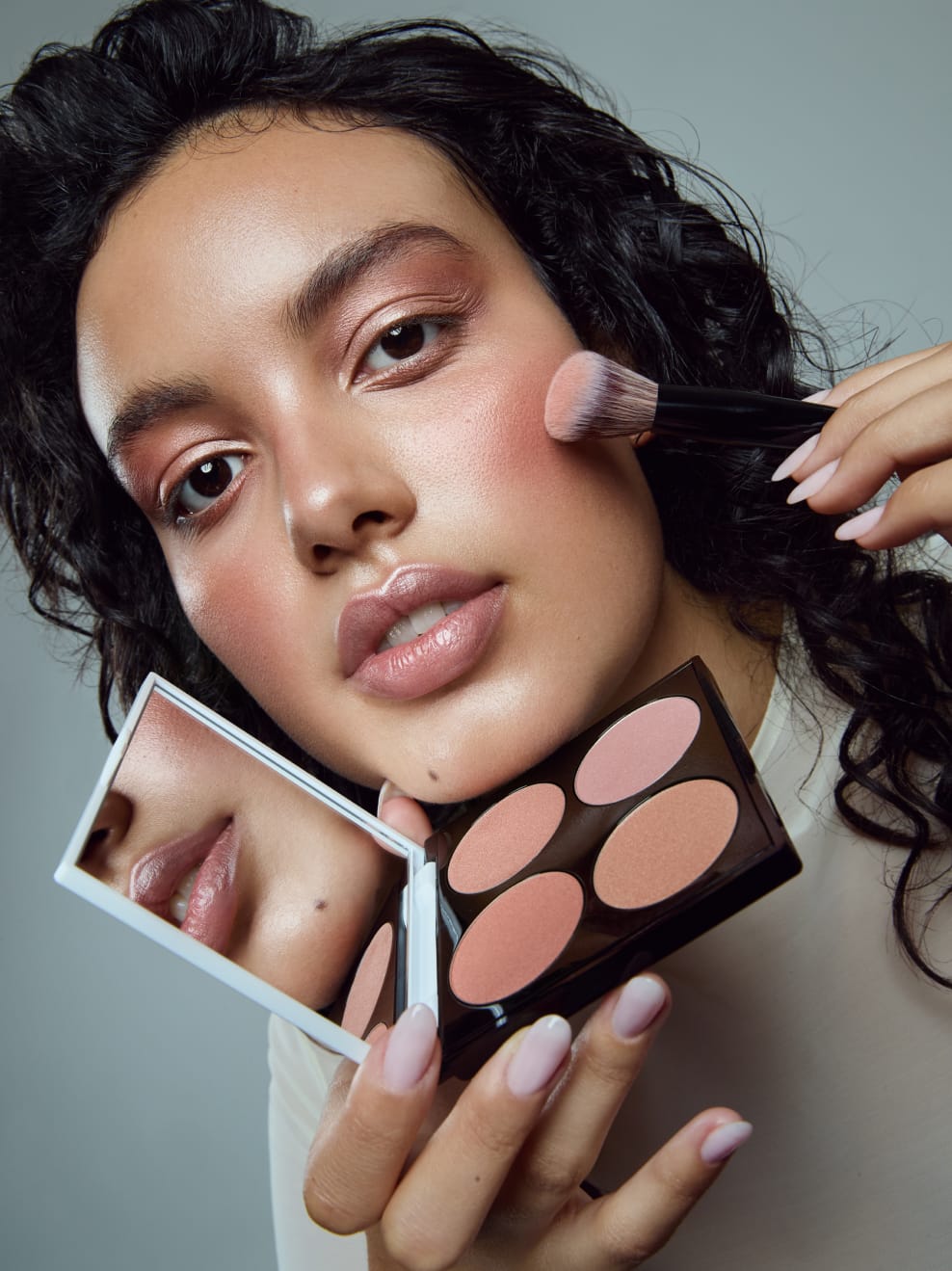 Modella truccata con Face Palette The Muse