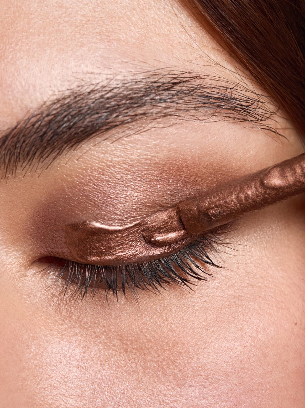 GLANZ Liquid Eye Shadow Mocca Muse on Model application