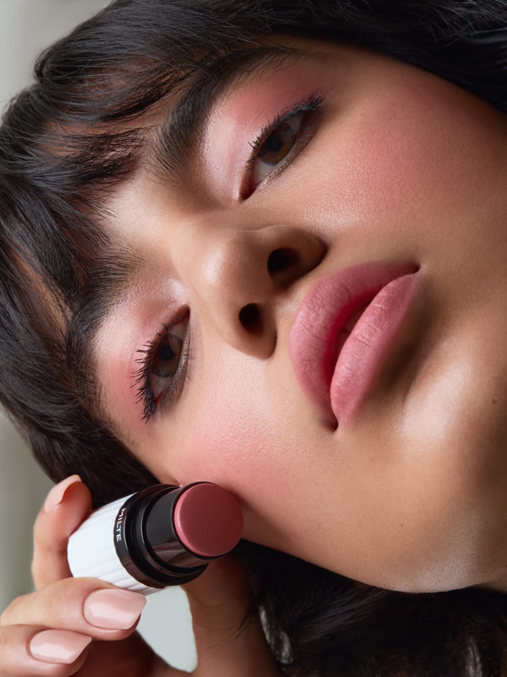 Modella truccata con Milte Blush 01