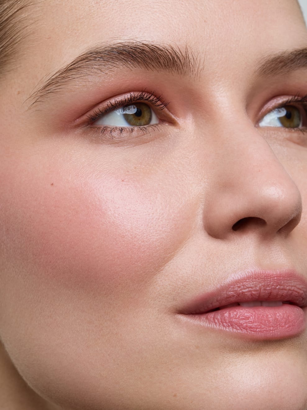 Modella truccata con Milte Blush 01