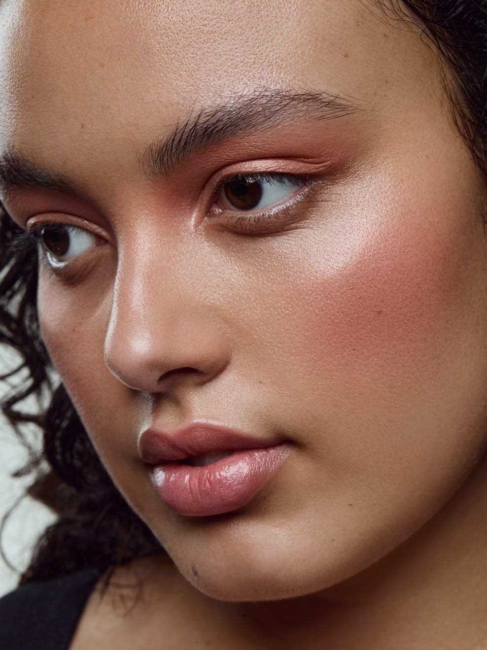 Modella truccata con Milte Blush 02