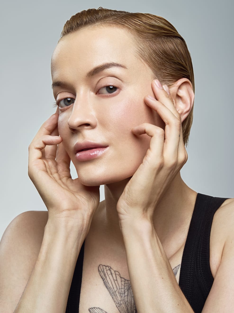 Modella truccata con Milte Foundation 01
