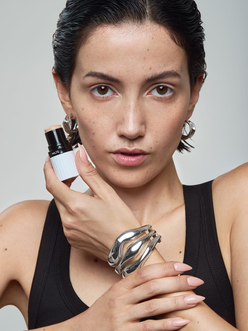 Modella truccata con Milte Foundation 02