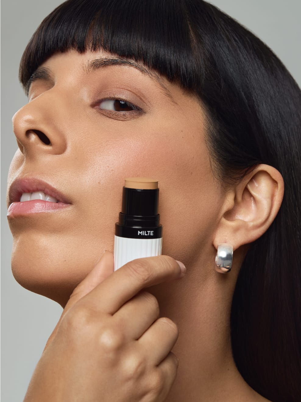 Modella truccata con Milte Foundation 04
