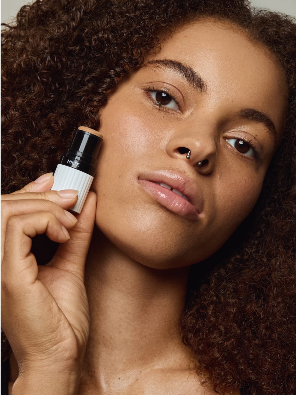 Modella truccata con Milte Foundation 06