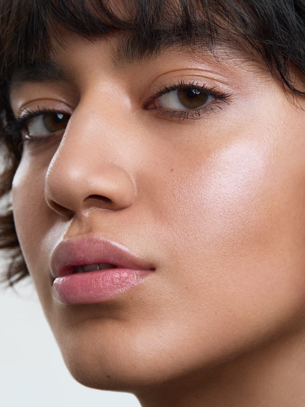Modella truccata con Milte Highlighter 01