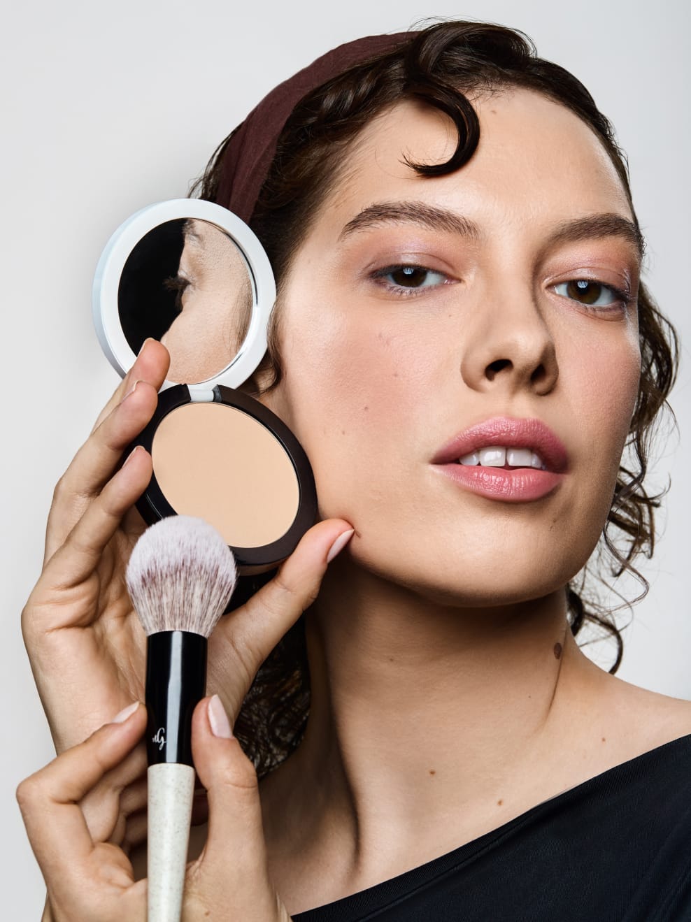 Wearing Compact Powder WOLKEN in 01_2