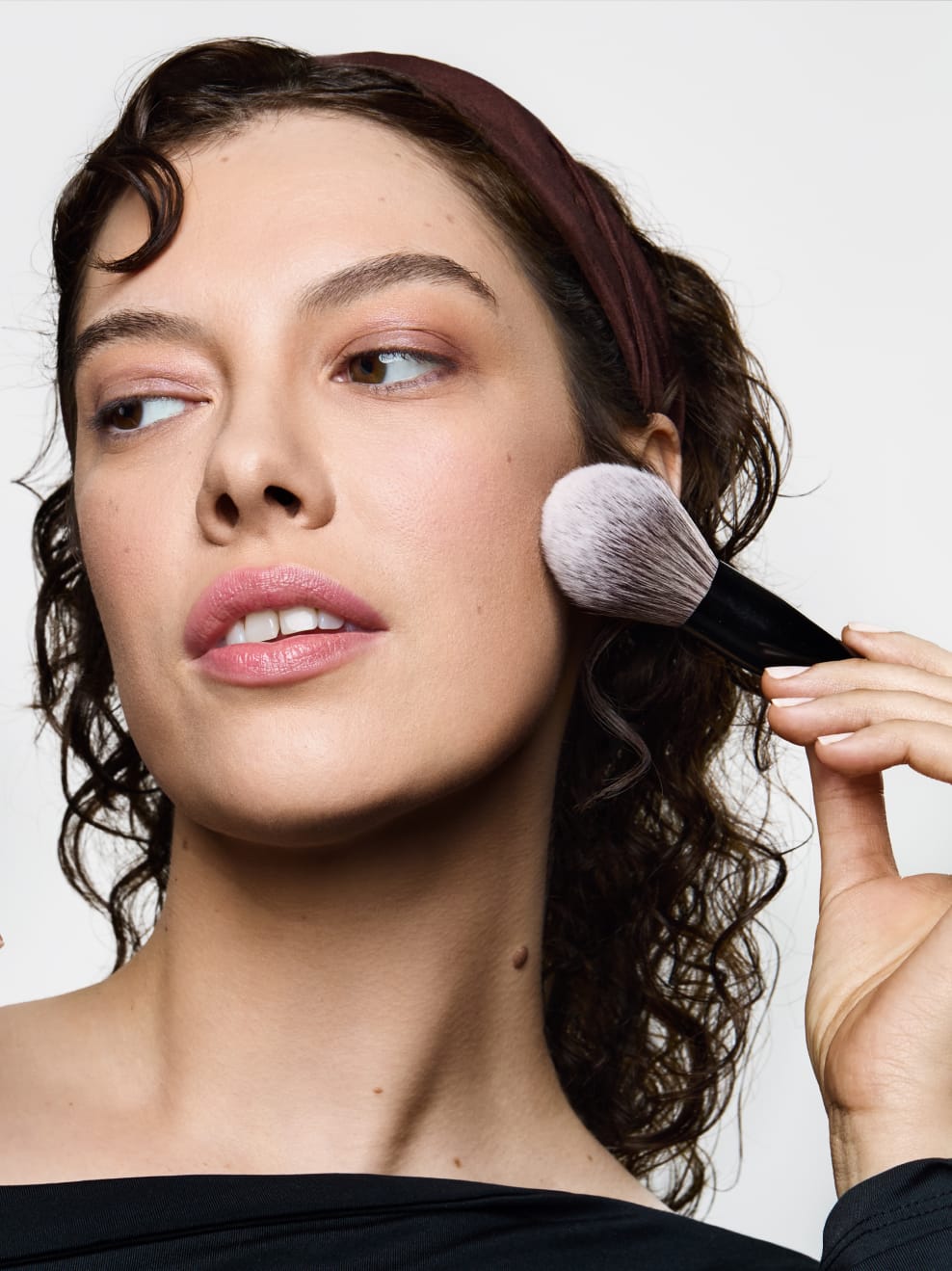 Wearing Compact Powder WOLKEN in 01_1