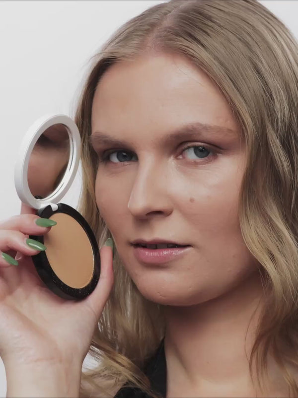 Wearing Compact Powder WOLKEN in 02 Video